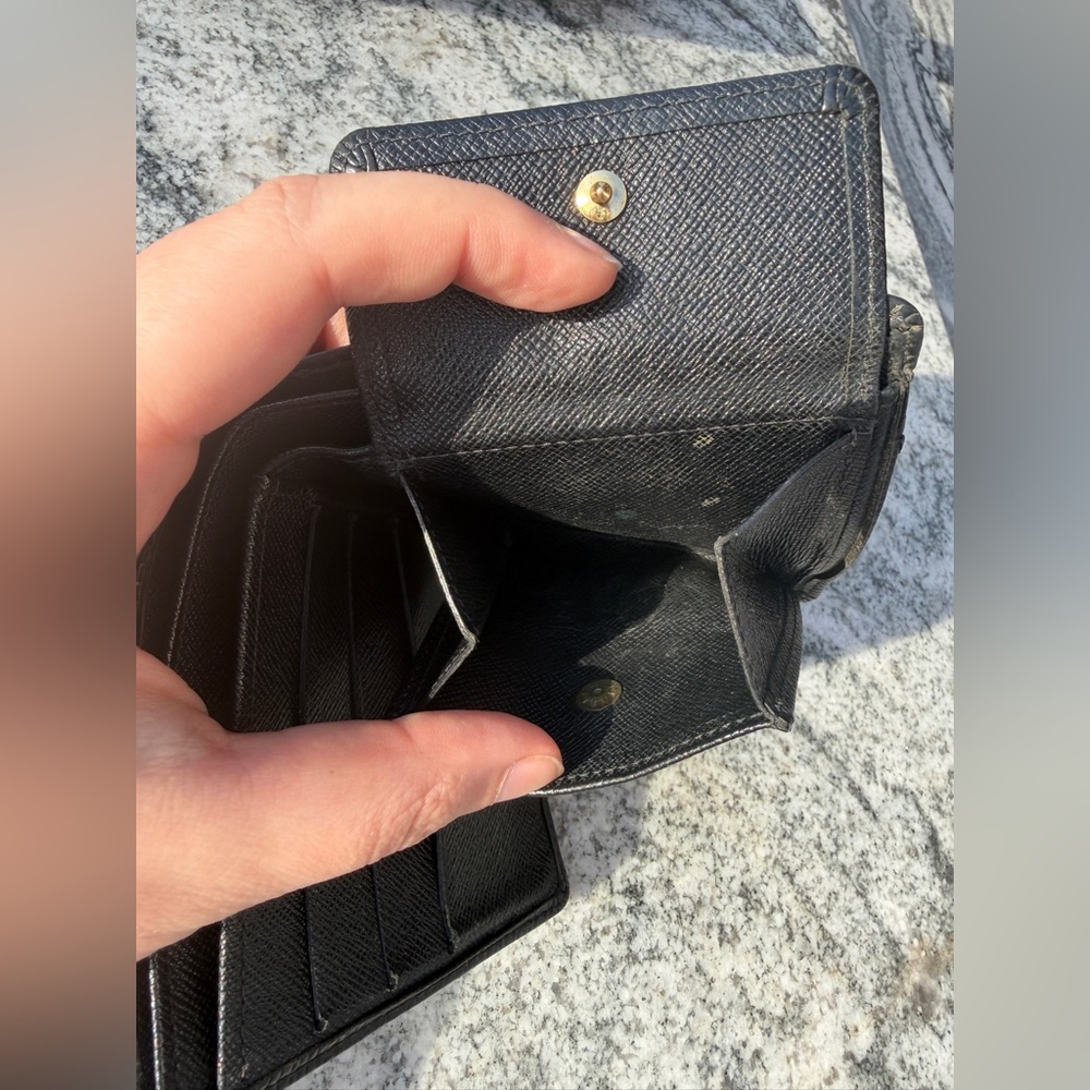 Authentic Louis Vuitton Black Epi Leather Bi-Fold Wallet Preloved - Picture 7 of 9
